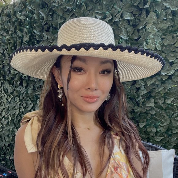 Club Monaco Floppy hat with black trim